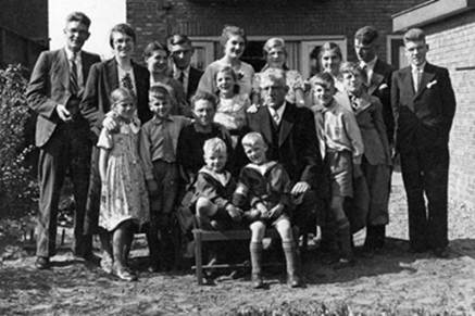 Beschrijving: Beschrijving: Beschrijving: Beschrijving: gezinsfoto1938